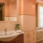 Historic With Swimming Pool Near Lucca Διαμέρισμα