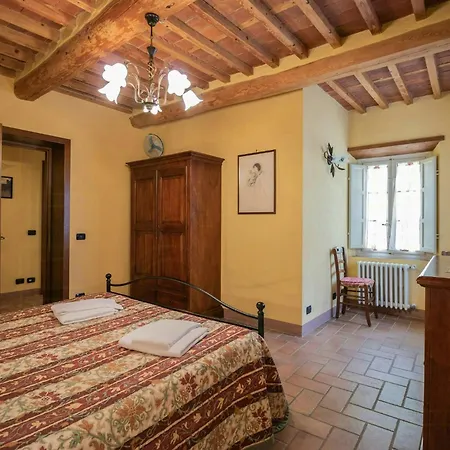 Historic With Swimming Pool Near Lucca Appartamento