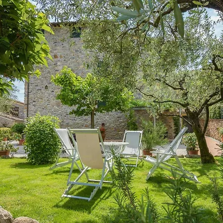 Historic With Swimming Pool Near Lucca Colle di Compito