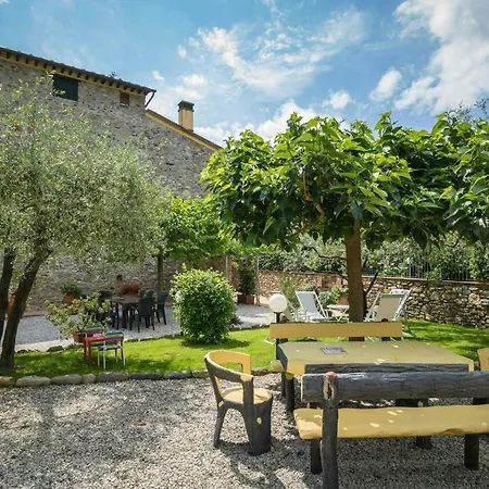 Historic With Swimming Pool Near Lucca Appartamento *
