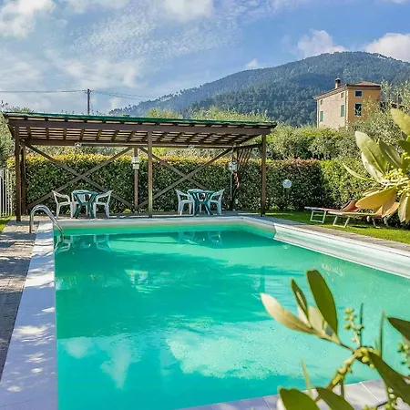 Historic With Swimming Pool Near Lucca Appartamento *